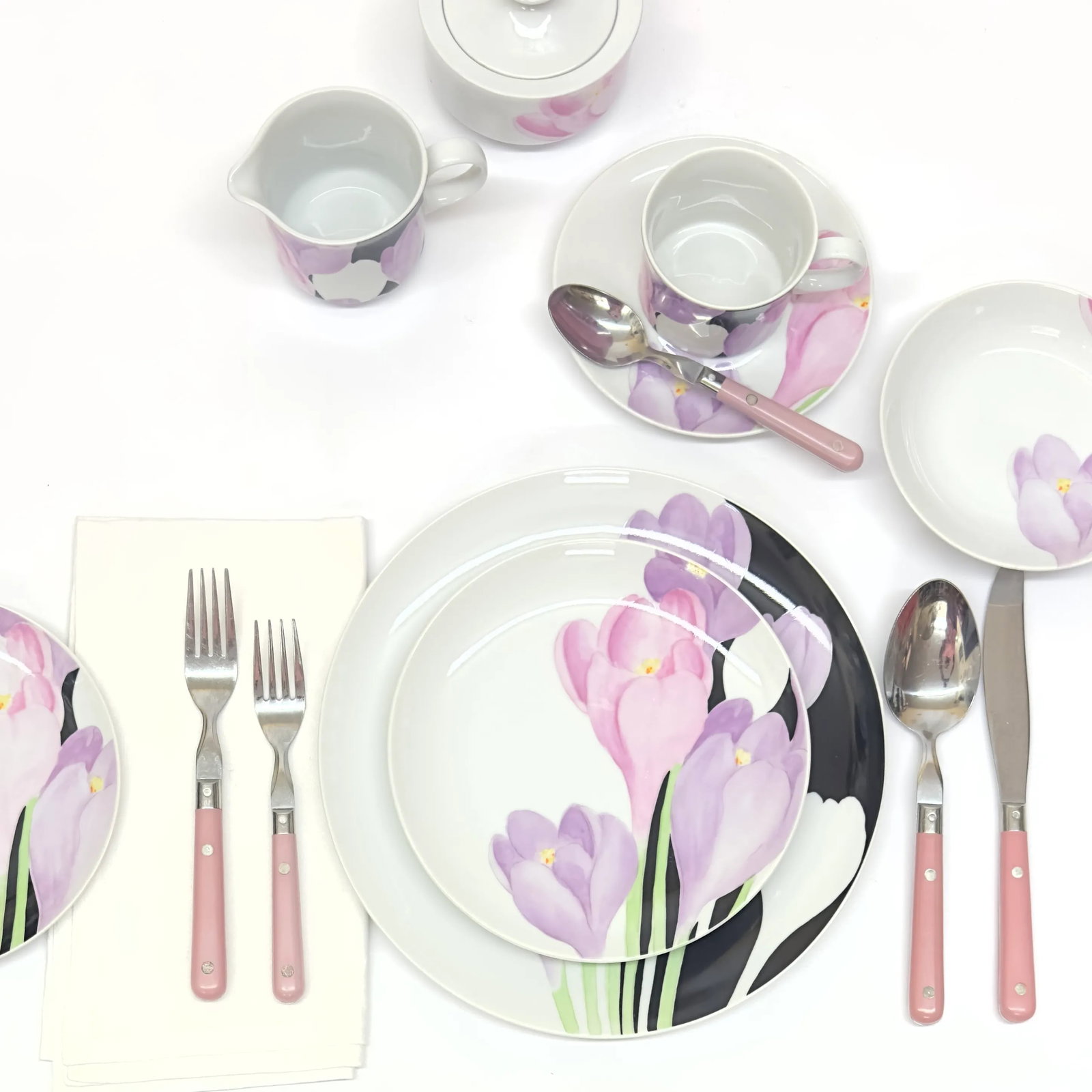 Mikasa Fine Porcelain 'Vogue' Tulip Dinnerset - Place Settings for 8 / 50 Pieces - 8