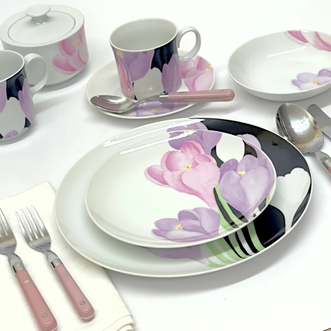 Mikasa Fine Porcelain 'Vogue' Tulip Dinnerset - Place Settings for 8 / 50 Pieces - 9