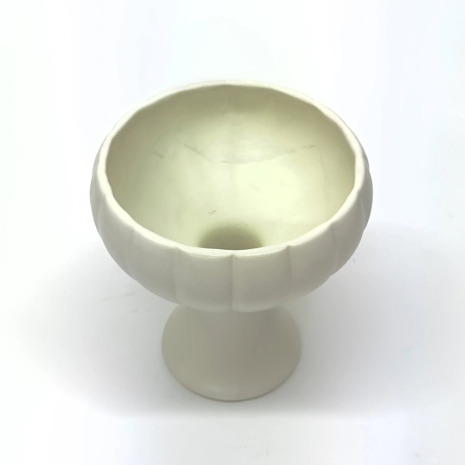 Mid 20th Century White Fluted Ceramic Planters - Group of 3 - 4