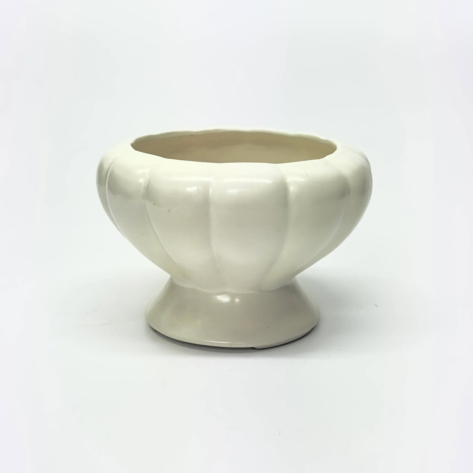Mid 20th Century White Fluted Ceramic Planters - Group of 3 - 5