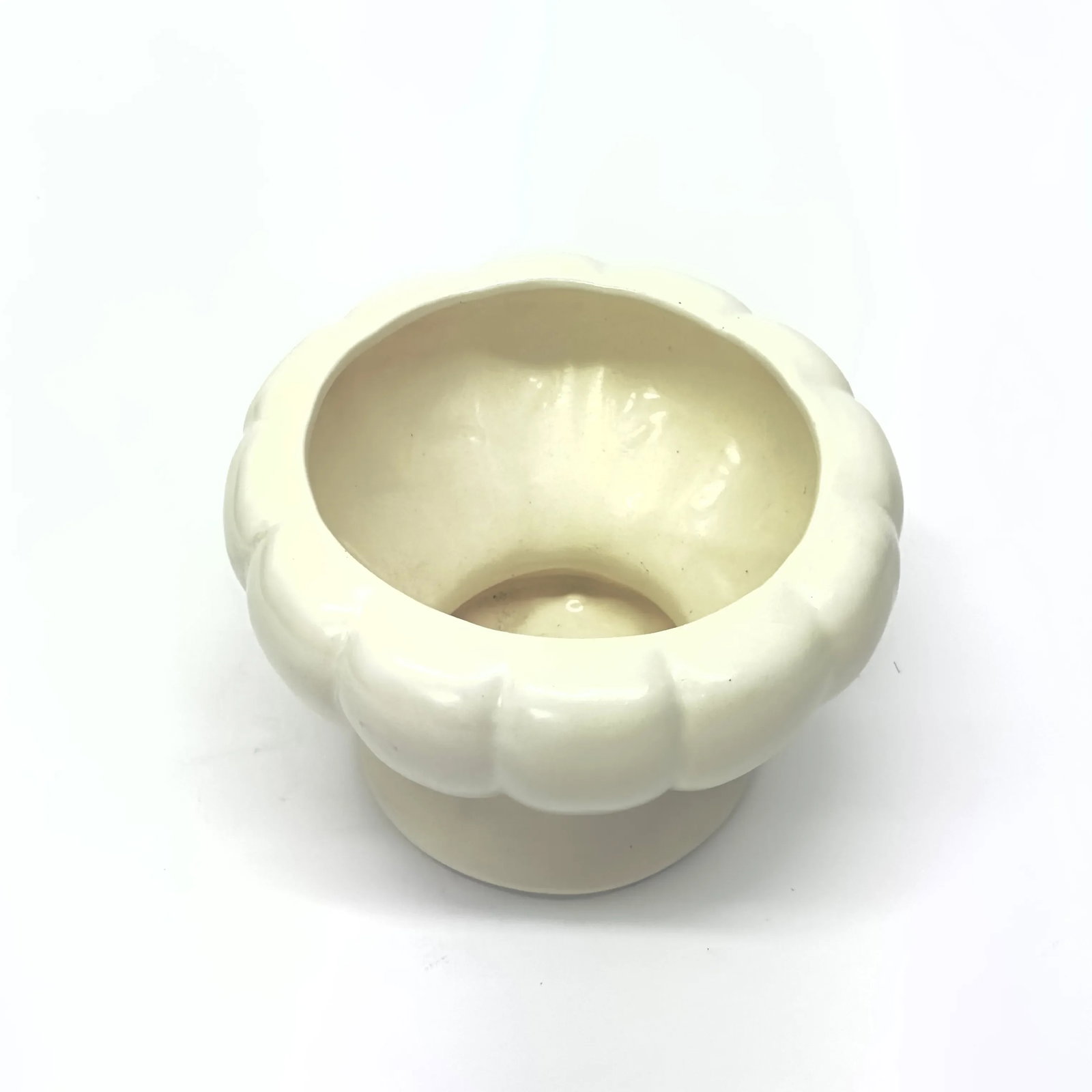 Mid 20th Century White Fluted Ceramic Planters - Group of 3 - 6
