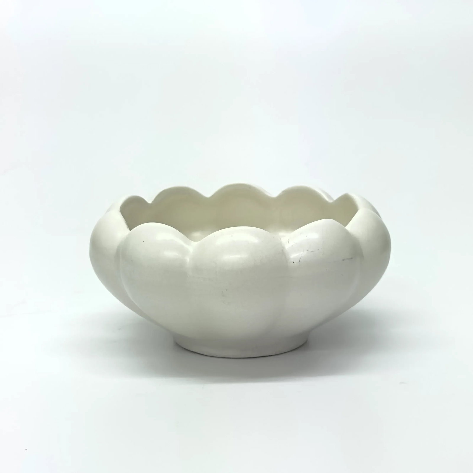 Mid 20th Century White Fluted Ceramic Planters - Group of 3 - 7