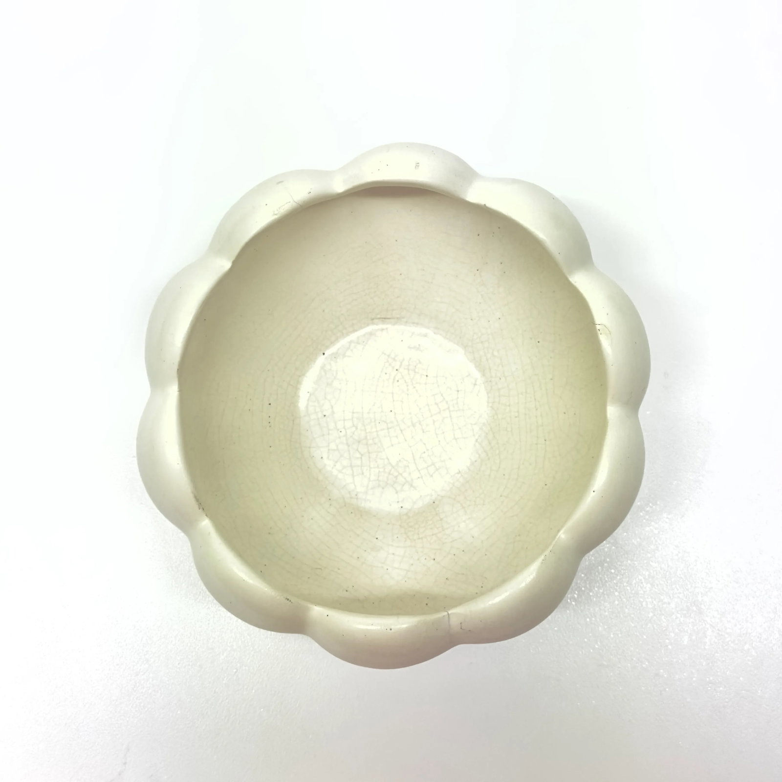 Mid 20th Century White Fluted Ceramic Planters - Group of 3 - 8