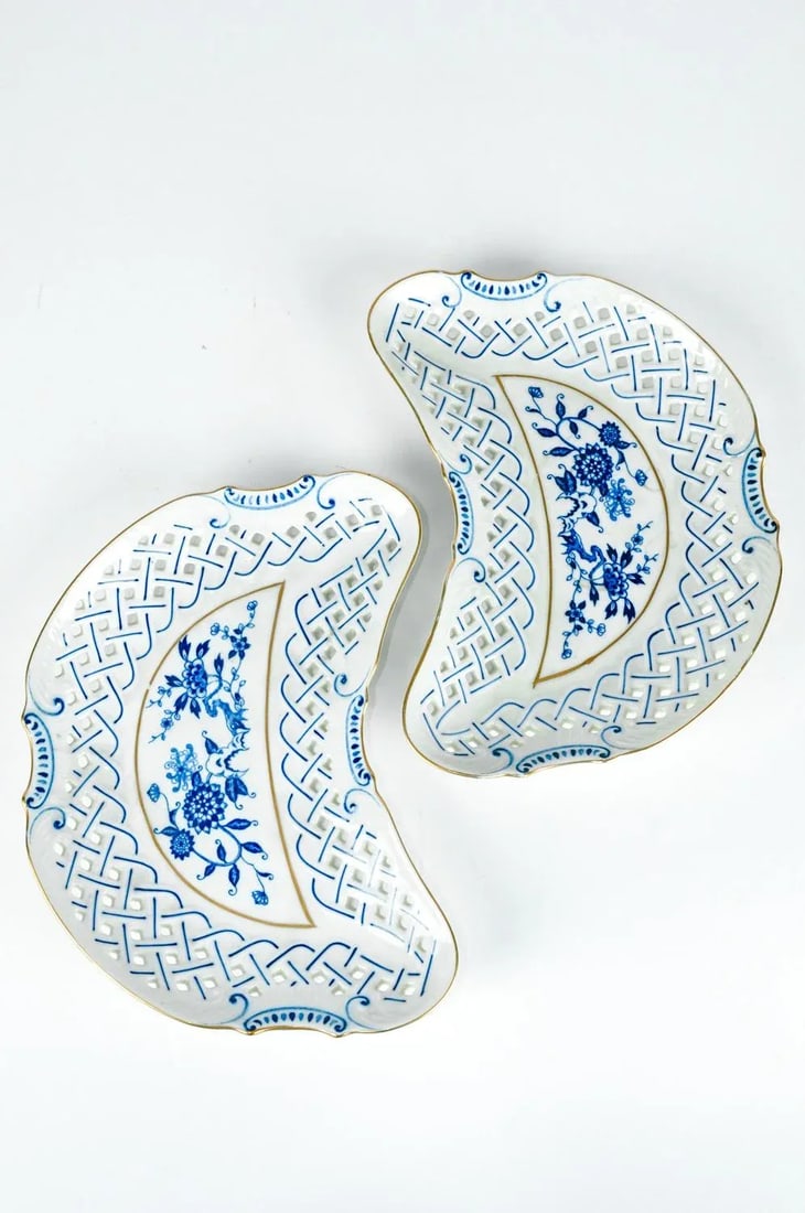 4 Piece Set of Porcelain Tableware - 12