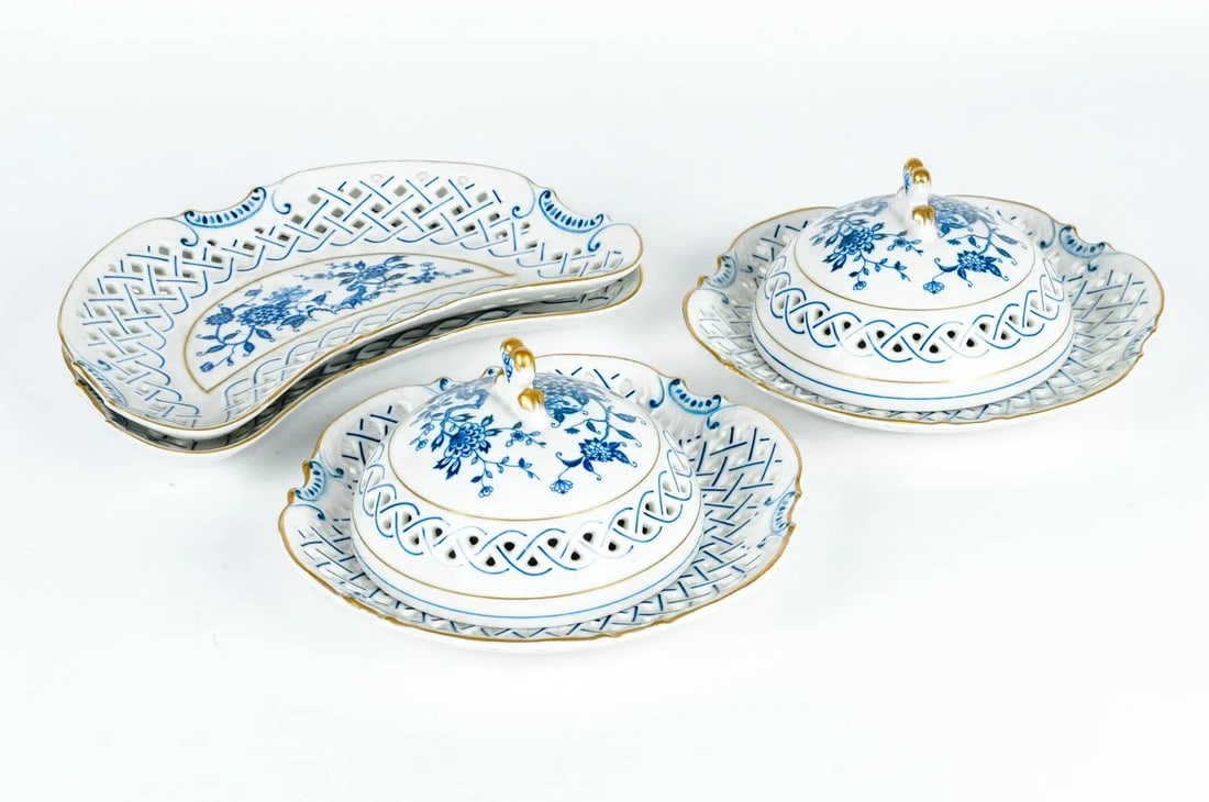 4 Piece Set of Porcelain Tableware - 2