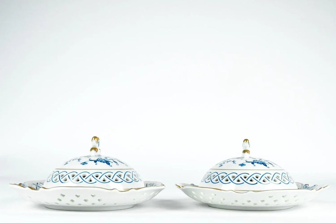 4 Piece Set of Porcelain Tableware - 6