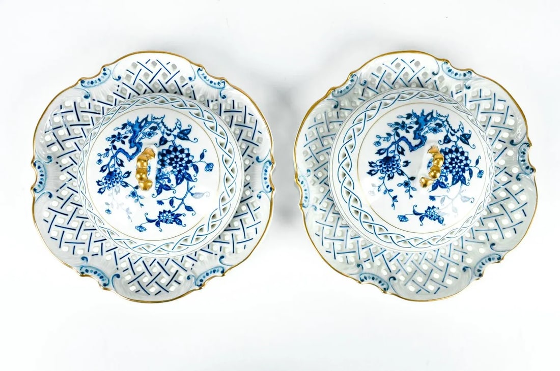 4 Piece Set of Porcelain Tableware - 7