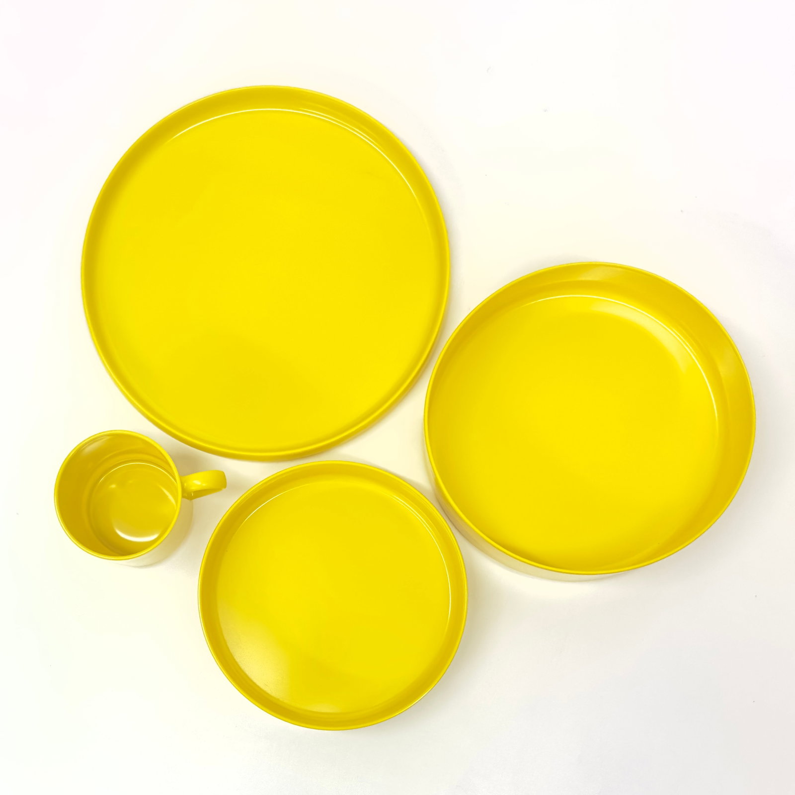 1970s Yellow Melamine Oblique Dinnerset by P M C - Place Settings for 6 / 16 Pieces - 3