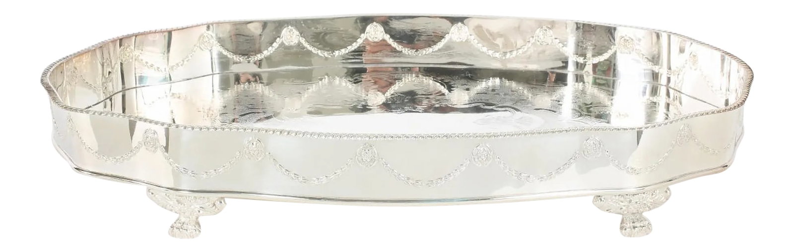Mid 20th Century English Sheffield Plated Barware Footed Tray: English Sheffield silver plated barware / tableware footed tray with interior / exterior design details. The tray is in great vintage condition with wear consistent with age / use. The tray is about