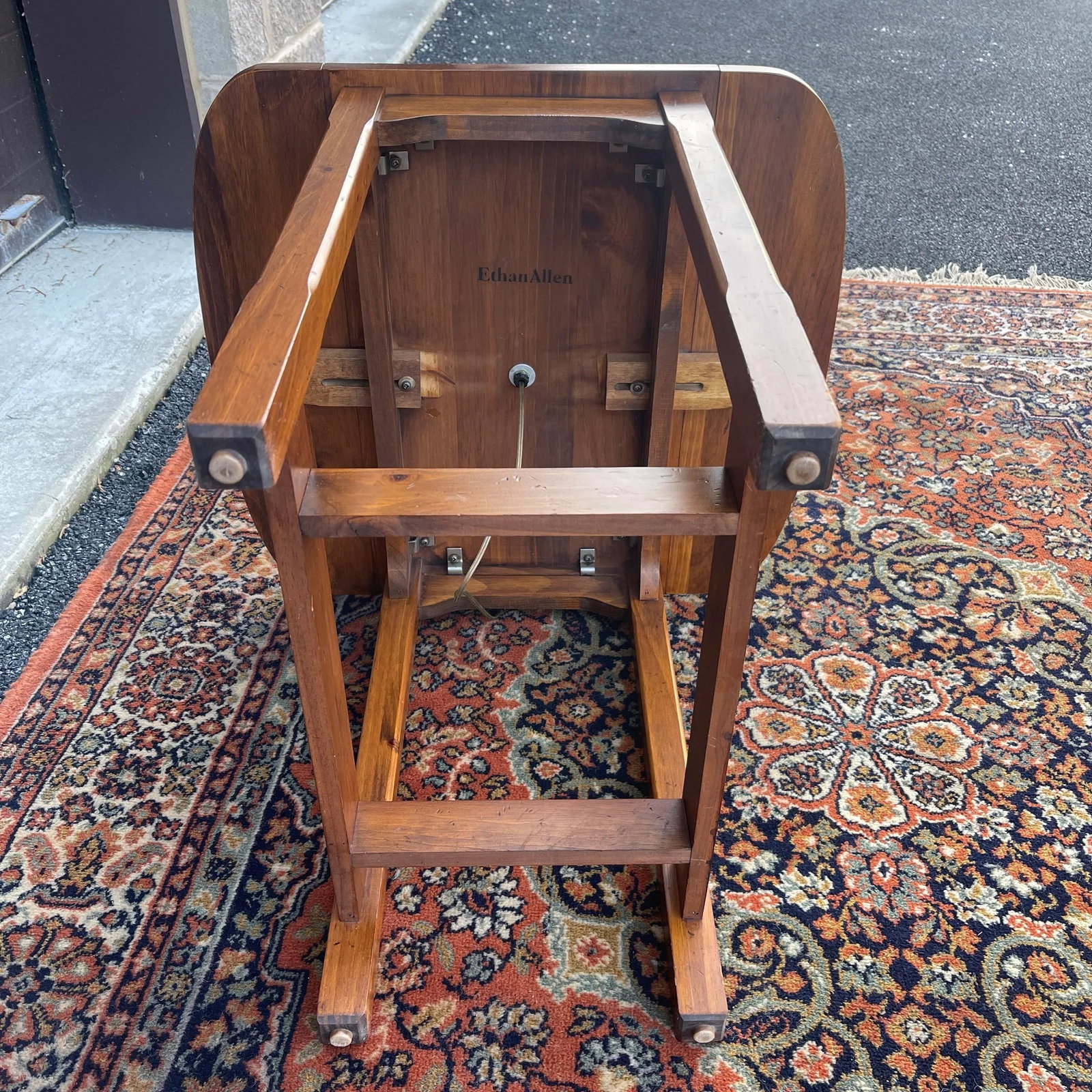 Vintage Ethan Allen Country Craftsman Rustic Pine Drop Leaf Side Table With Built in Lamp - 10