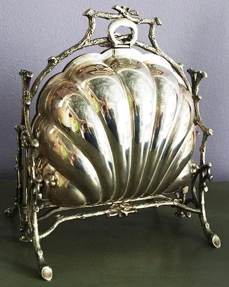 Early 20th Century Shell-Shaped Hinged Silver-Plated Biscuit Box - 2