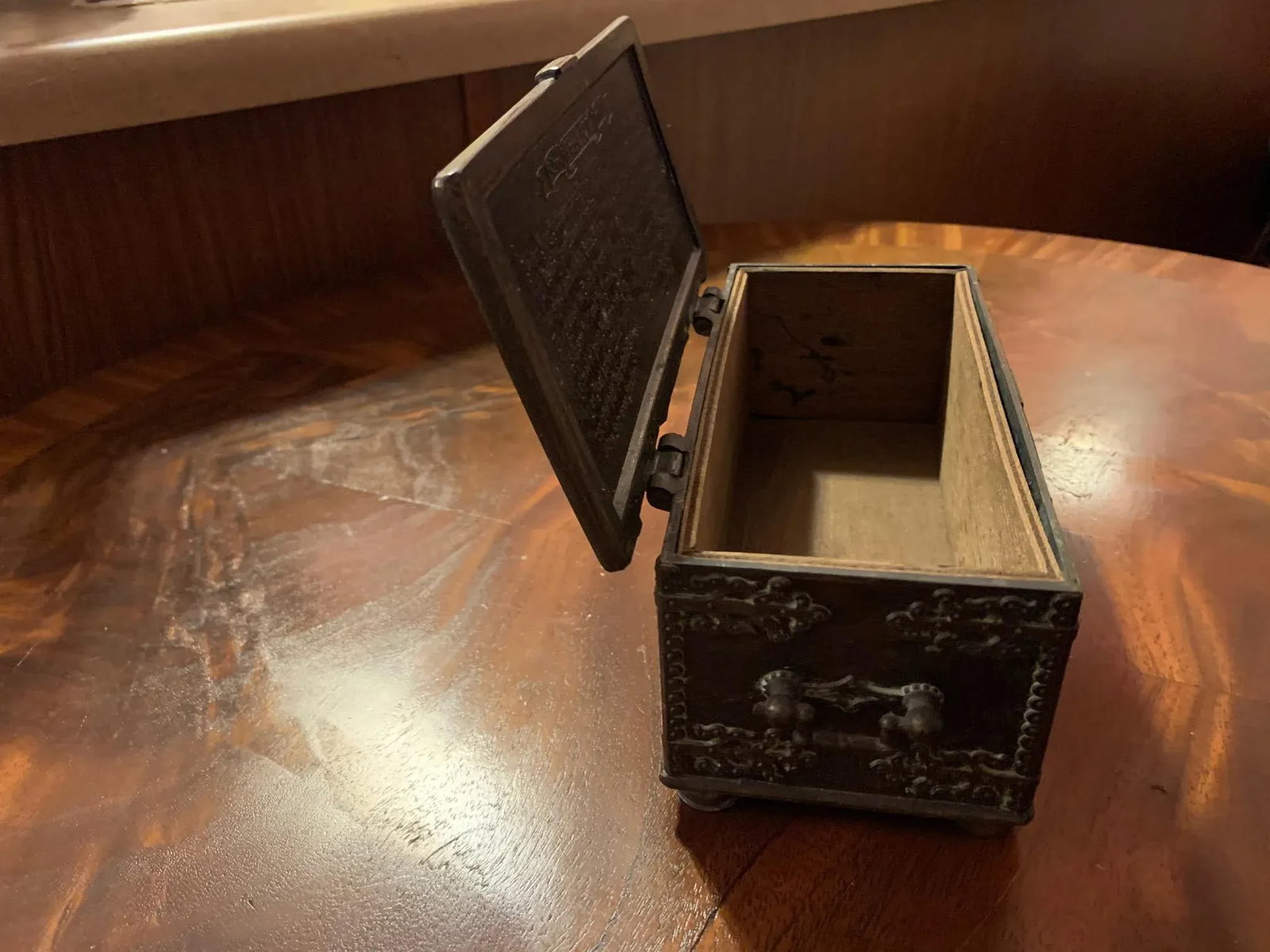 Vintage Cast Iron Box - 8