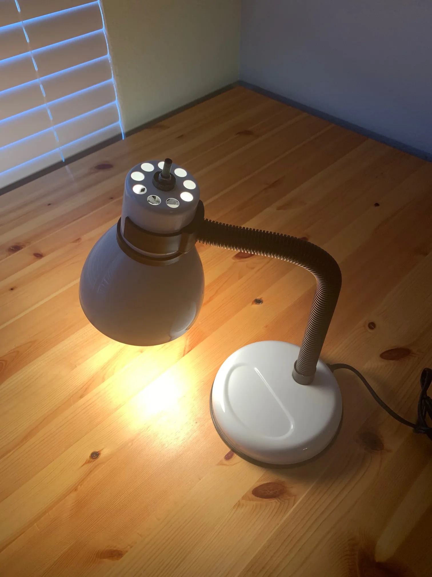 Late Century Modern Industrial Desk Work Lamp With Adjustable Arm and Shade - 3