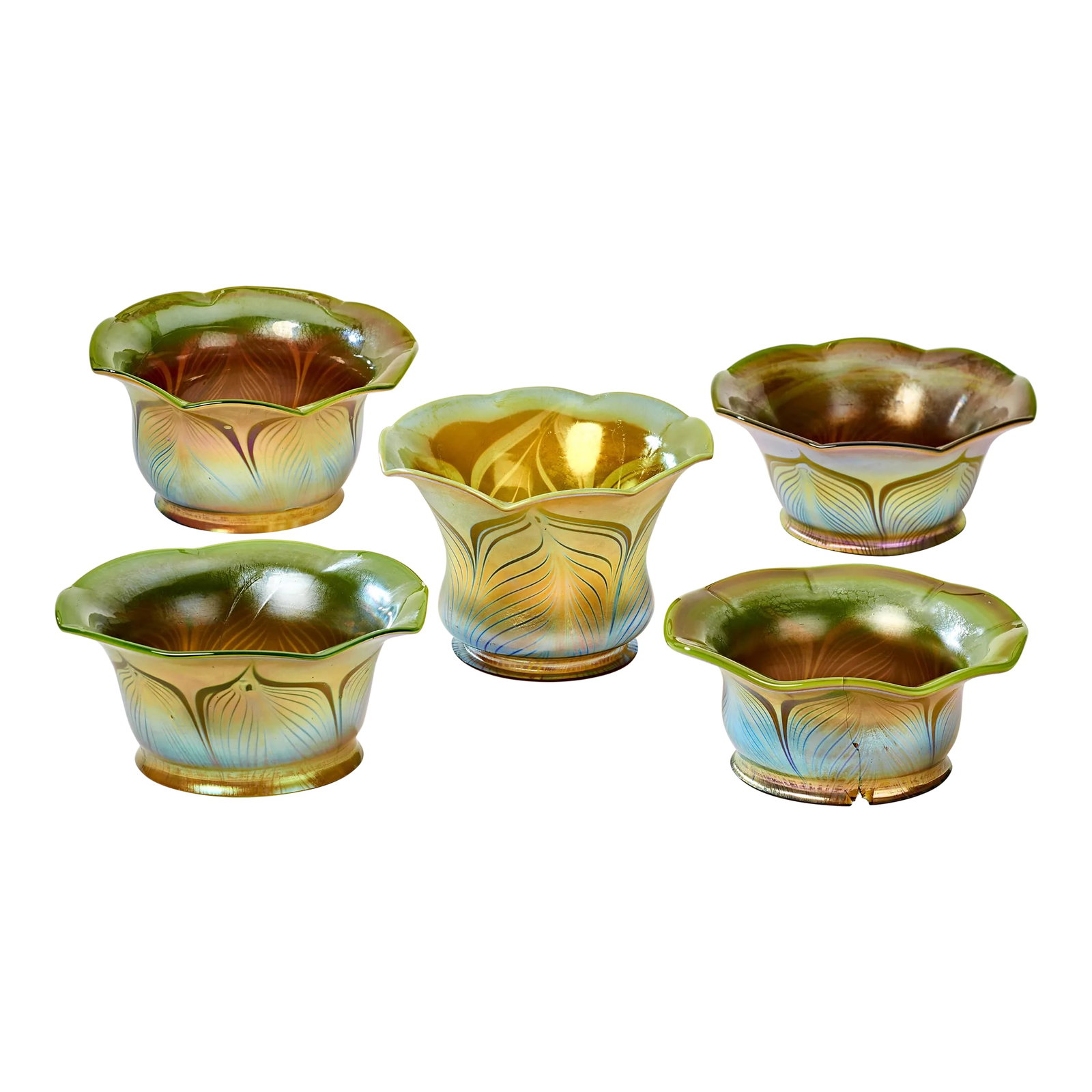 Set of 5 Vintage Art Deco Pulled Feather Design Glass Lamp Shades: A mixed set of similarly designed shades. 2 are signed by Phoenix Studios. All have some wear and imperfections in the glazing but are all still beautiful and functional. Fitter size is 4 inches. Diam