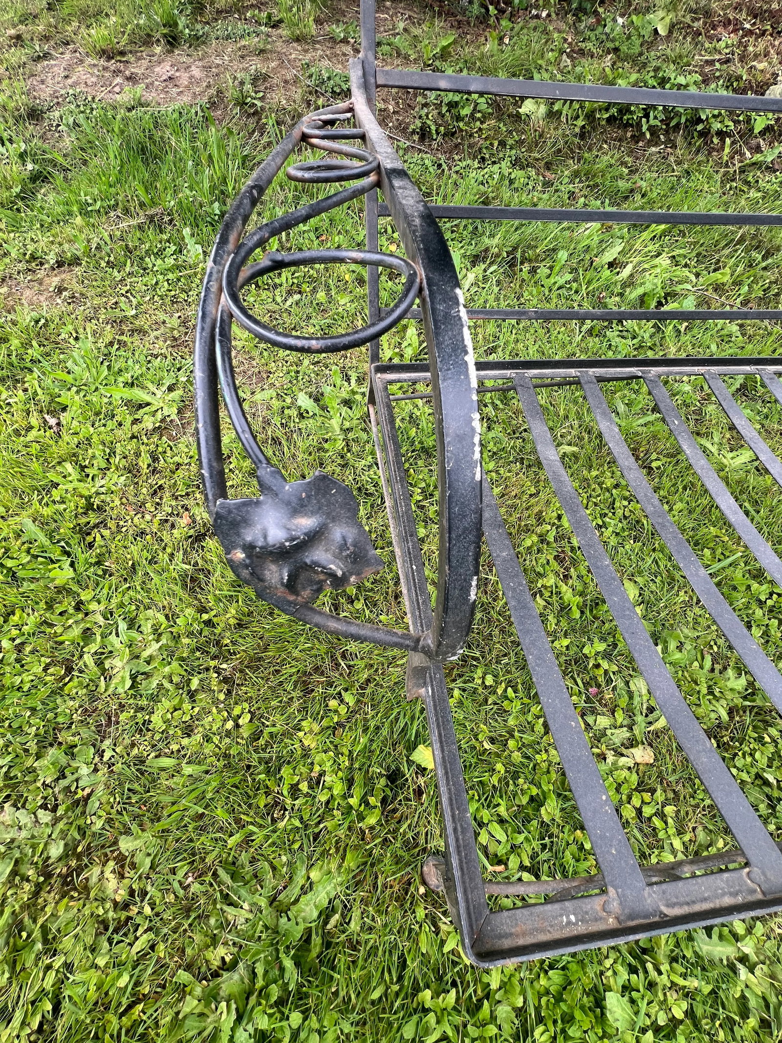 Hollywood Regency Wrought Iron Outdoor Furniture Set, 5 Pieces - 11