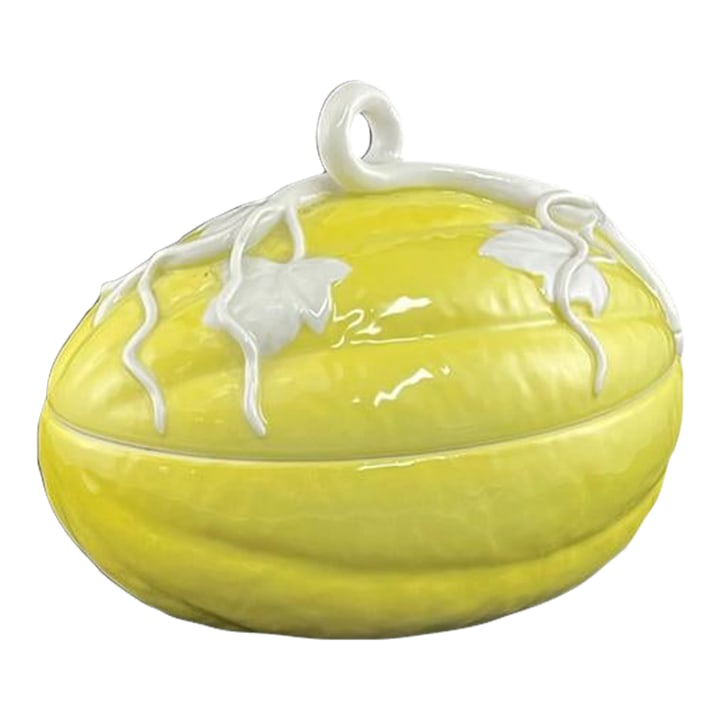 Mid 20th Century Mottahedeh Ceramic Melon Shape Lidded Tureen: Discover the elegance of this vintage Mottahedeh melon tureen, crafted by the recognized leader in luxury ceramic antique reproductions and historic designs. Known for their emphasis on hard porcelain