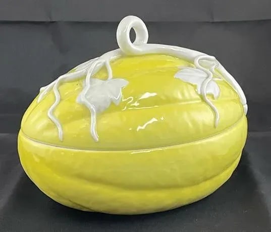 Mid 20th Century Mottahedeh Ceramic Melon Shape Lidded Tureen - 2