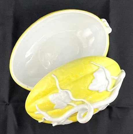 Mid 20th Century Mottahedeh Ceramic Melon Shape Lidded Tureen - 4