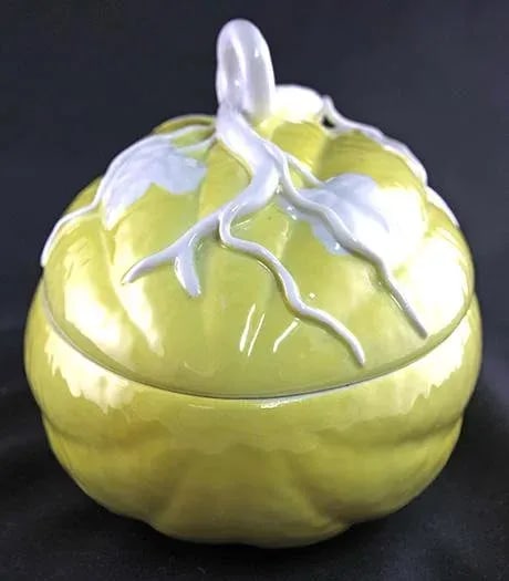 Mid 20th Century Mottahedeh Ceramic Melon Shape Lidded Tureen - 9
