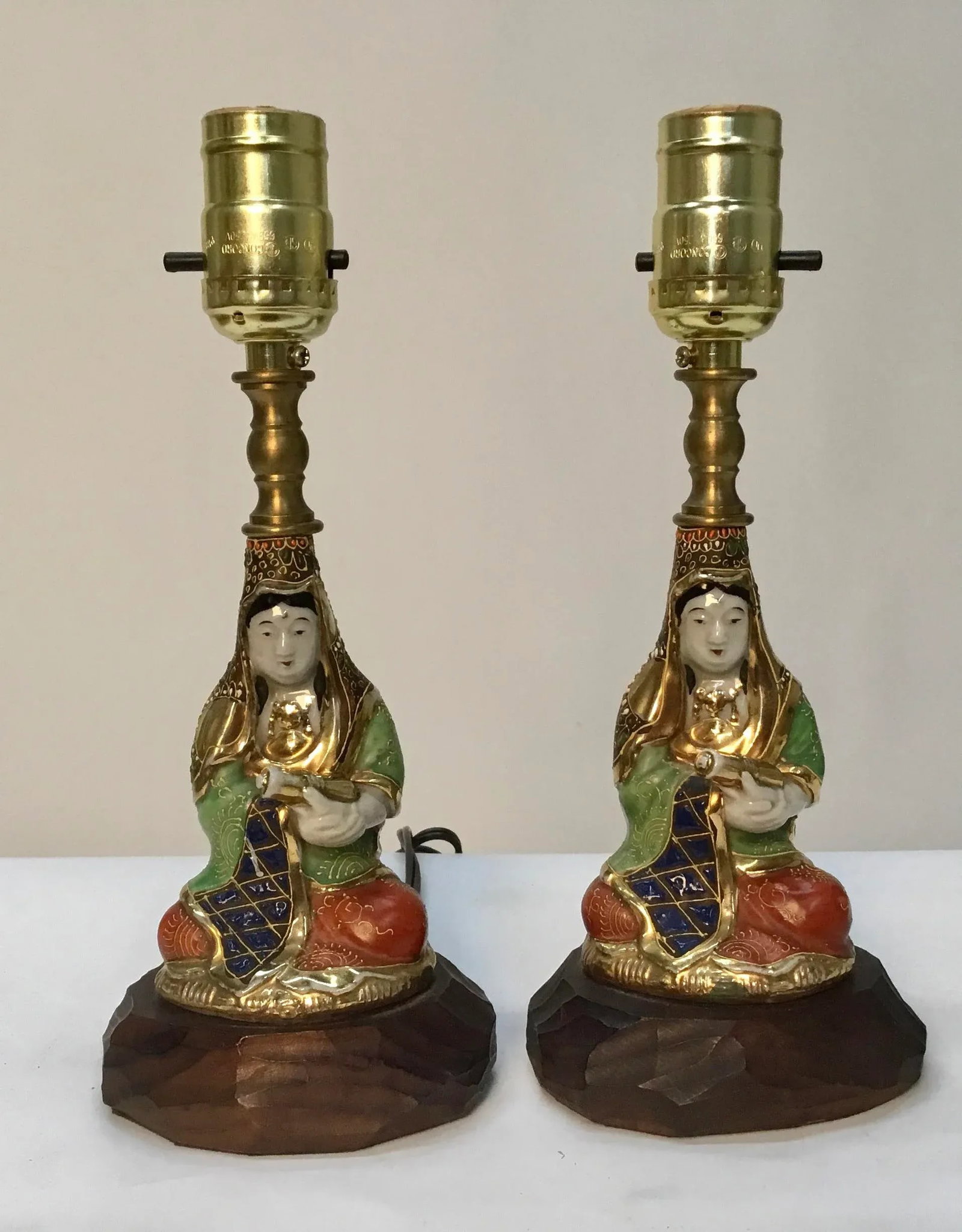 Small Asian Style Vintage Porcelain Figures Table Lamps . - a Pair - 10