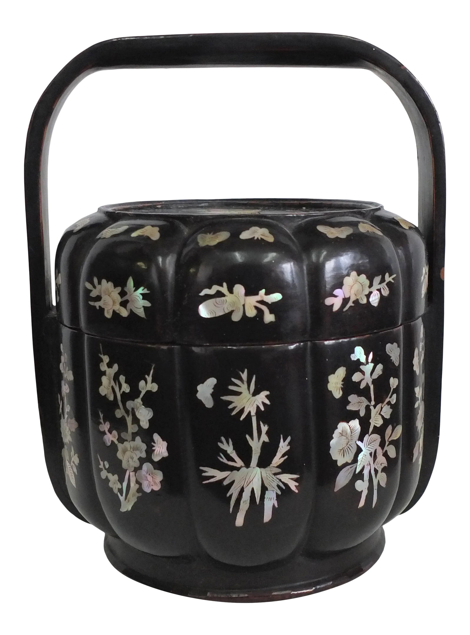 Mid 19th Century Qing Dynasty Black Lacquer Basket With Mother of Pearl Inlays: This pretty lacquer basket with an overhead handle has a floral shape and the different lobe show off the individual flowers expressed by the mother of pearl inlaids. The large flowers on the cover ar