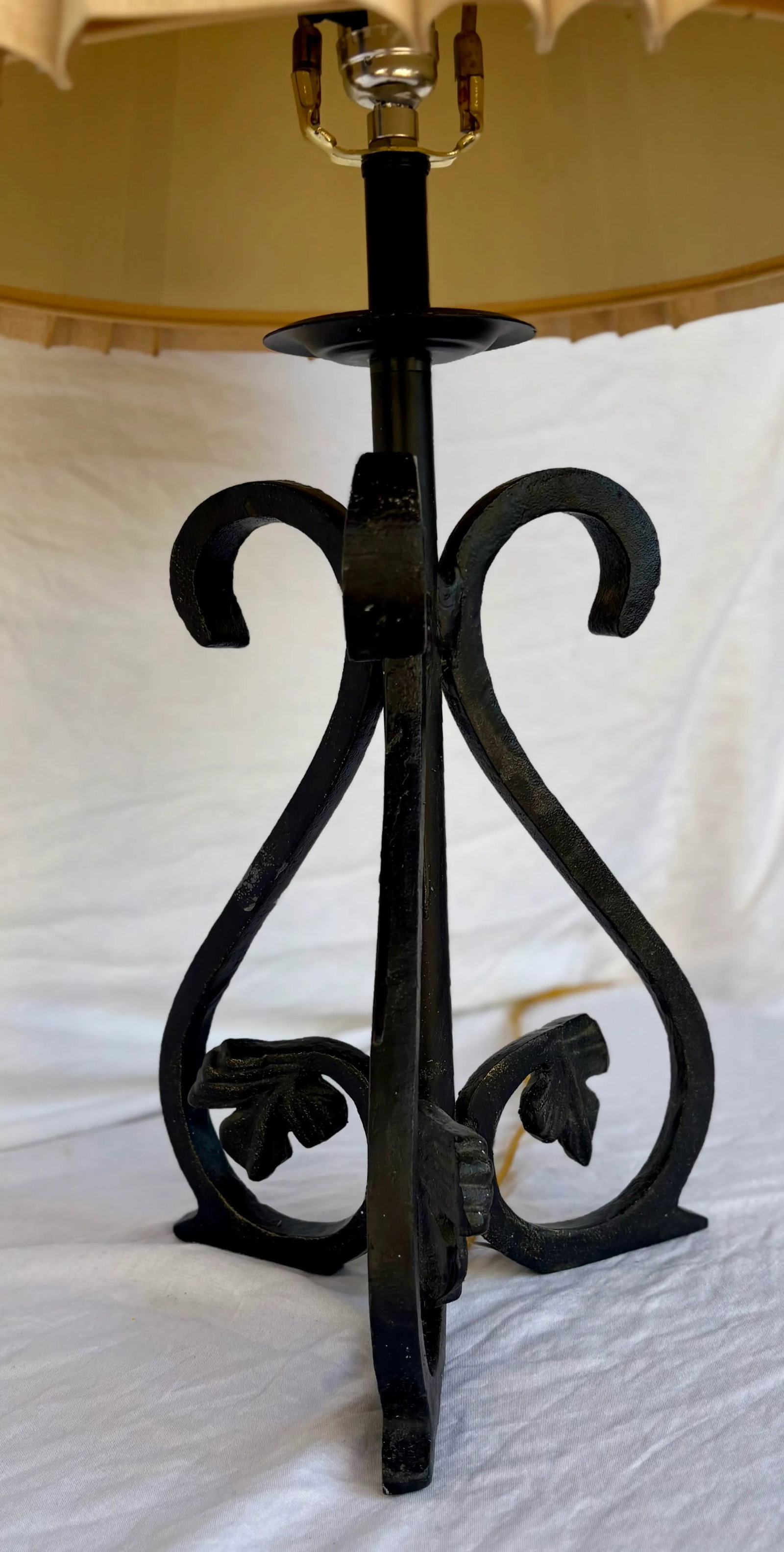Late 20th Century Brutalist Wrought Iron Table Lamp With Shade - 8