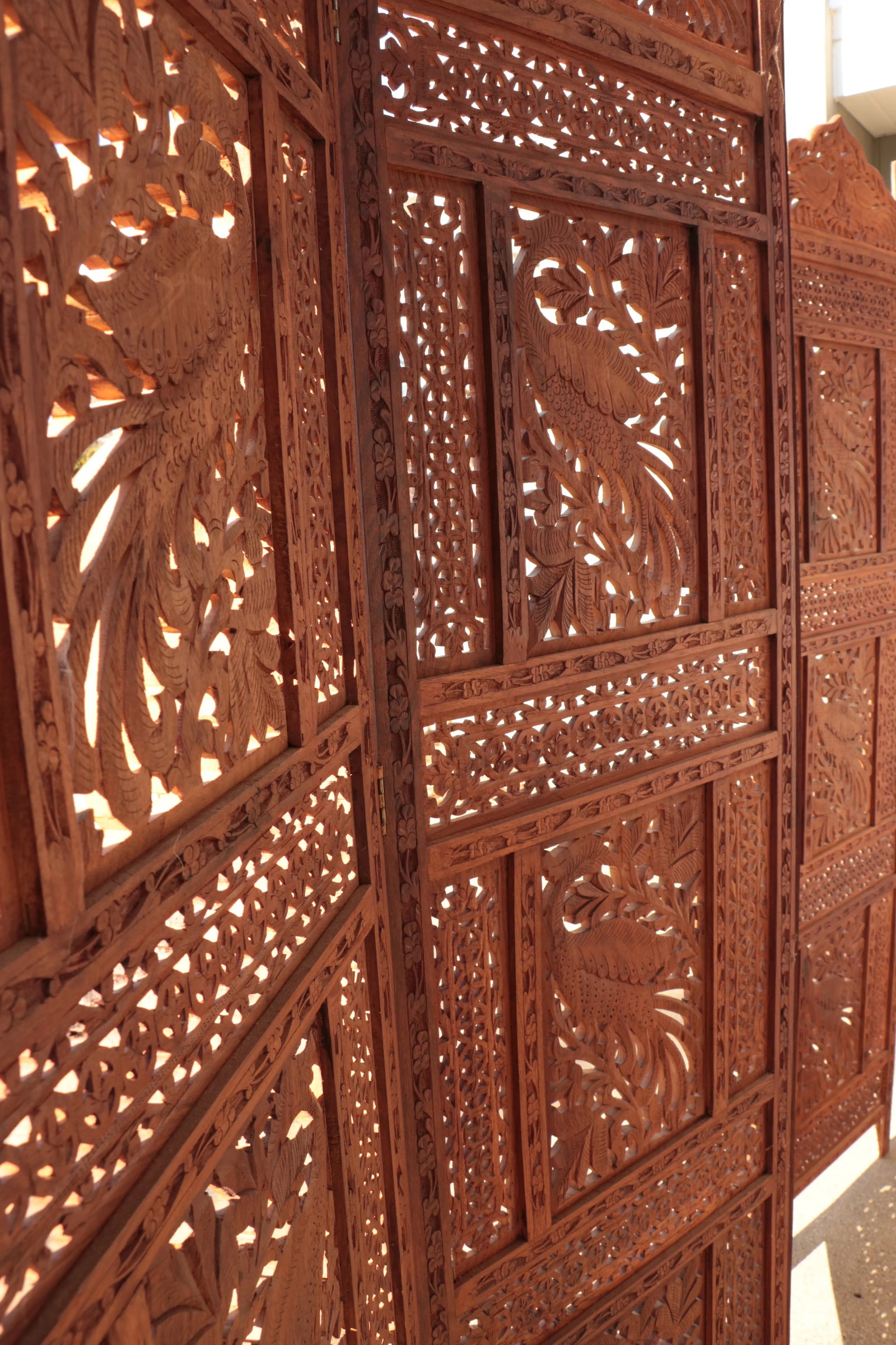 Late 20th Century Anglo-Indian Peacock Carved Teak 4-Panel Screen - 4