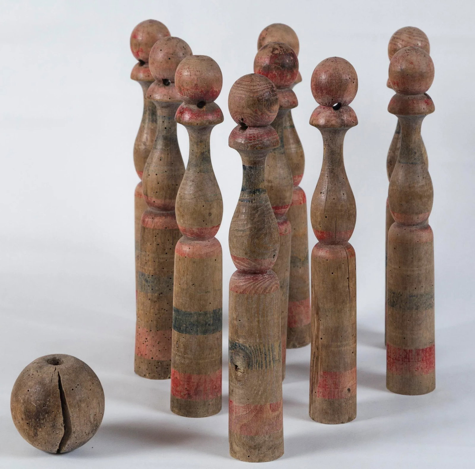 Vintage French Skittle Game 'Jeu De Quilles De Neuf', Circa 1920 - Set of 10 - 10