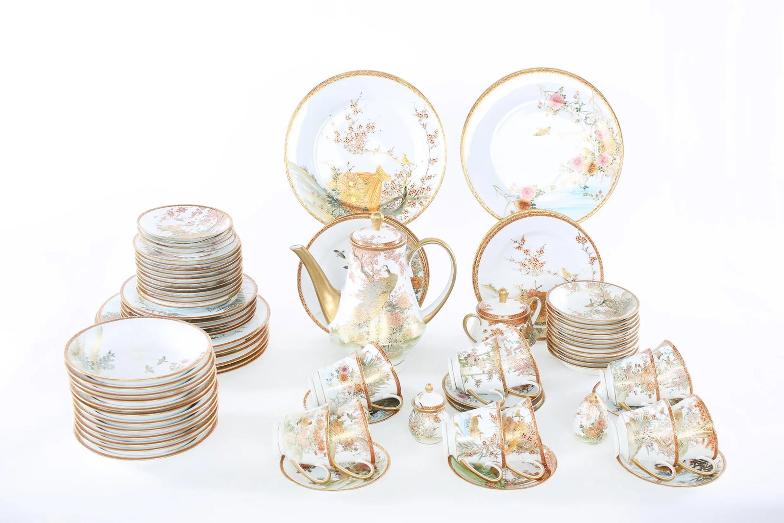 Late 20th Century Japanese Porcelain Dinner Service - 68 Pieces - 10