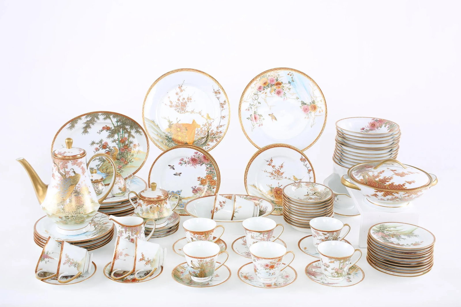 Late 20th Century Japanese Porcelain Dinner Service - 68 Pieces - 11