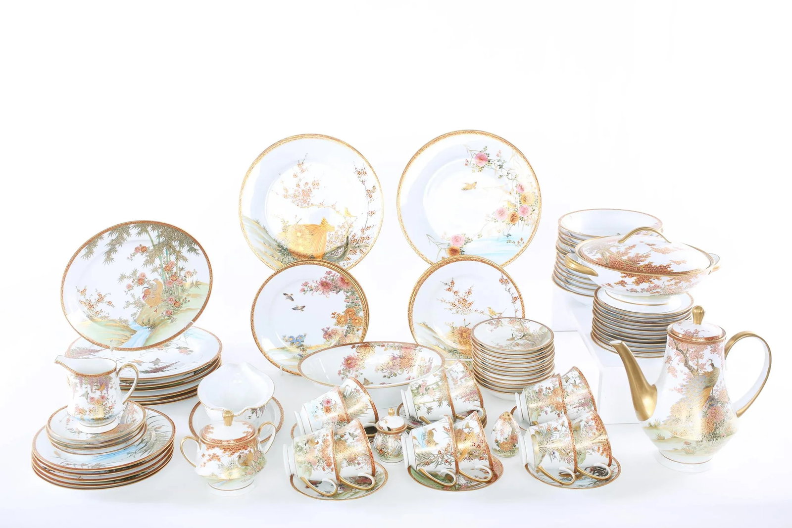 Late 20th Century Japanese Porcelain Dinner Service - 68 Pieces - 7