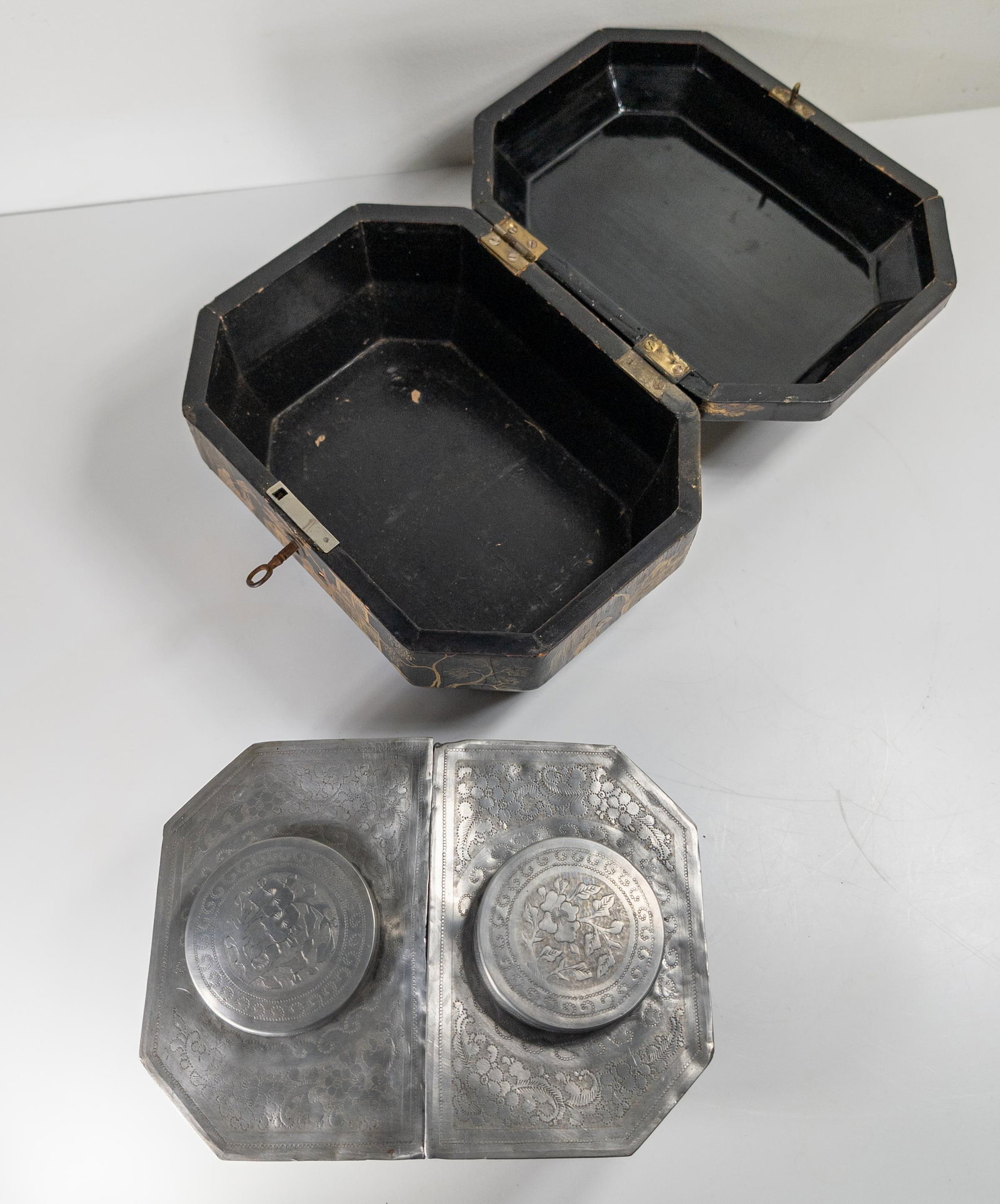 19th Century Chinese Chinoiserie Gilt Lacquer Tea Caddy Box - 11