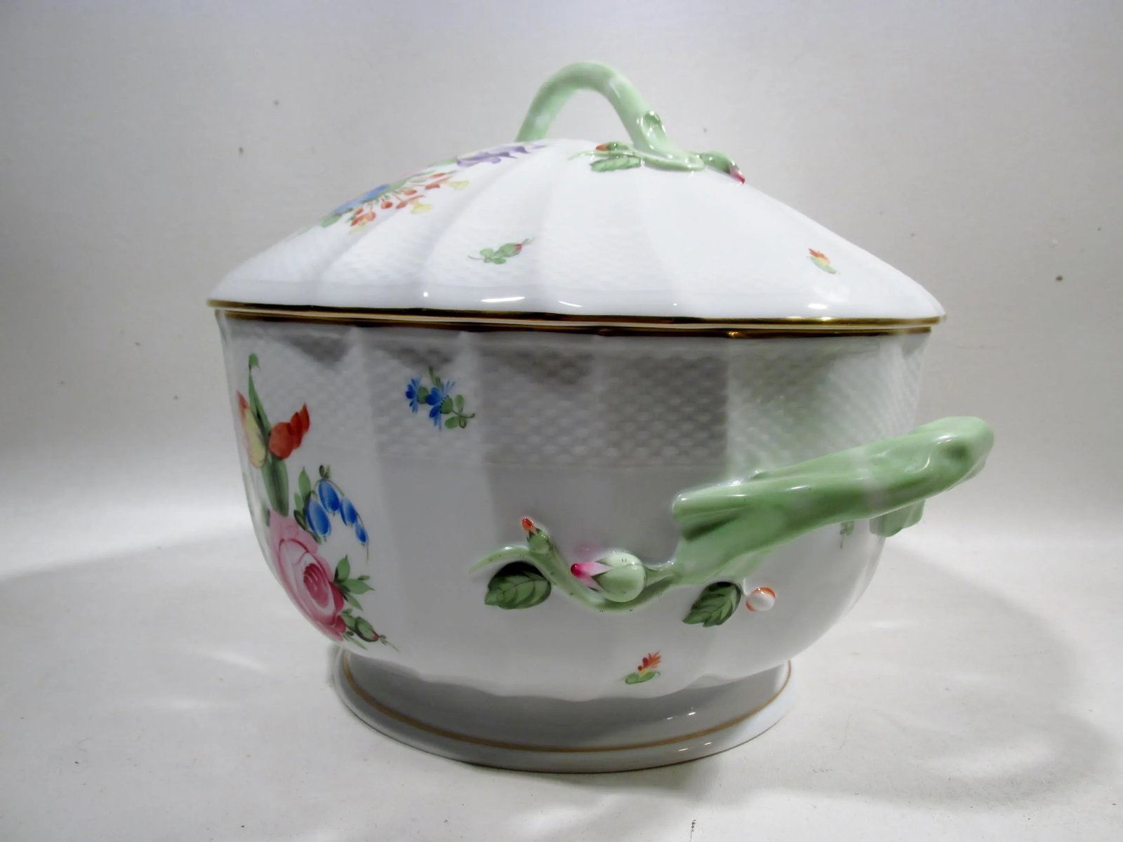 Late 20th Century Herend China Hungary Printemps Large Round Tureen - 3