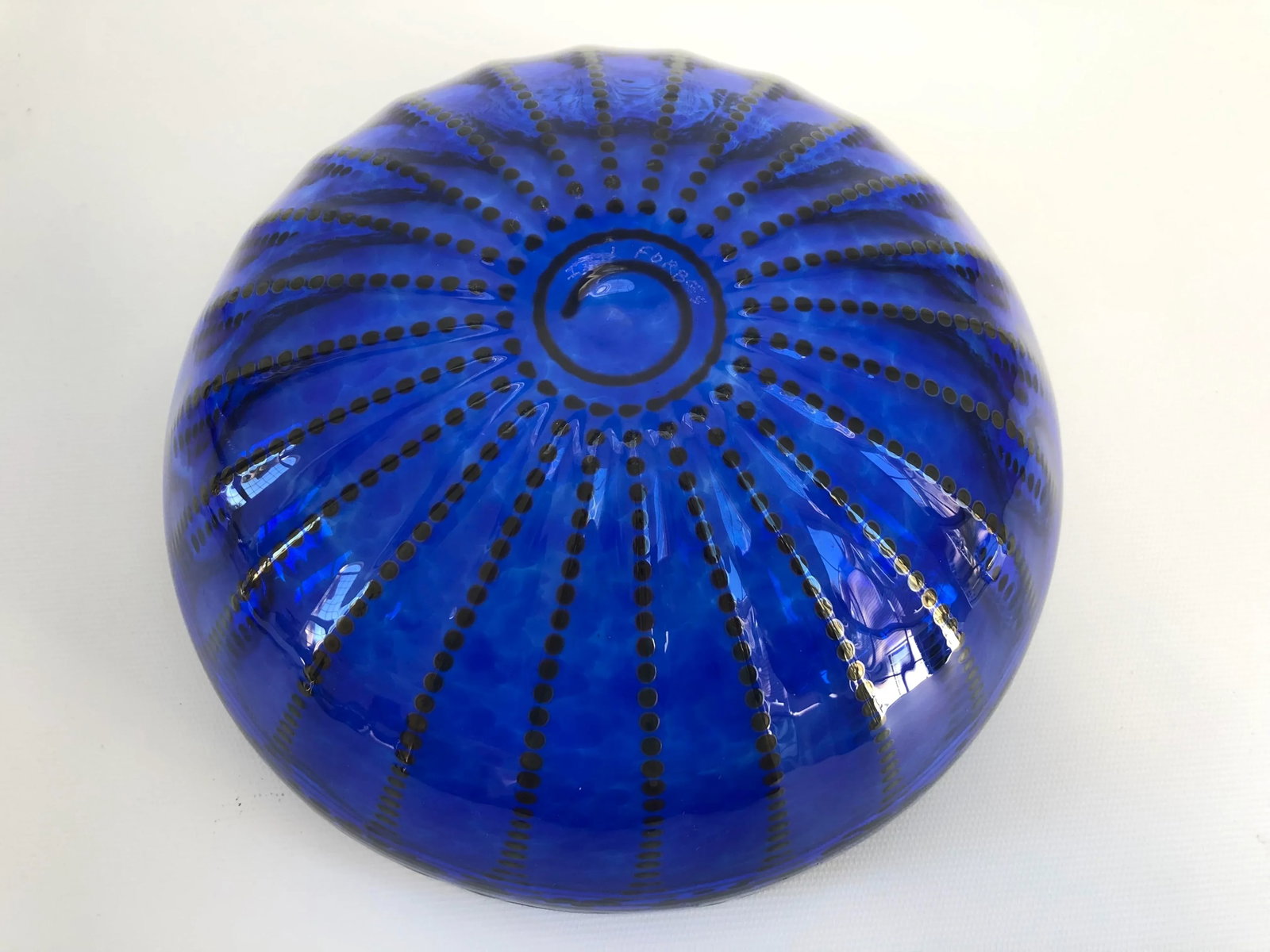 1980s Cobalt Art Glass Centerpiece Bowl by Ian Forbes, Signed - 5