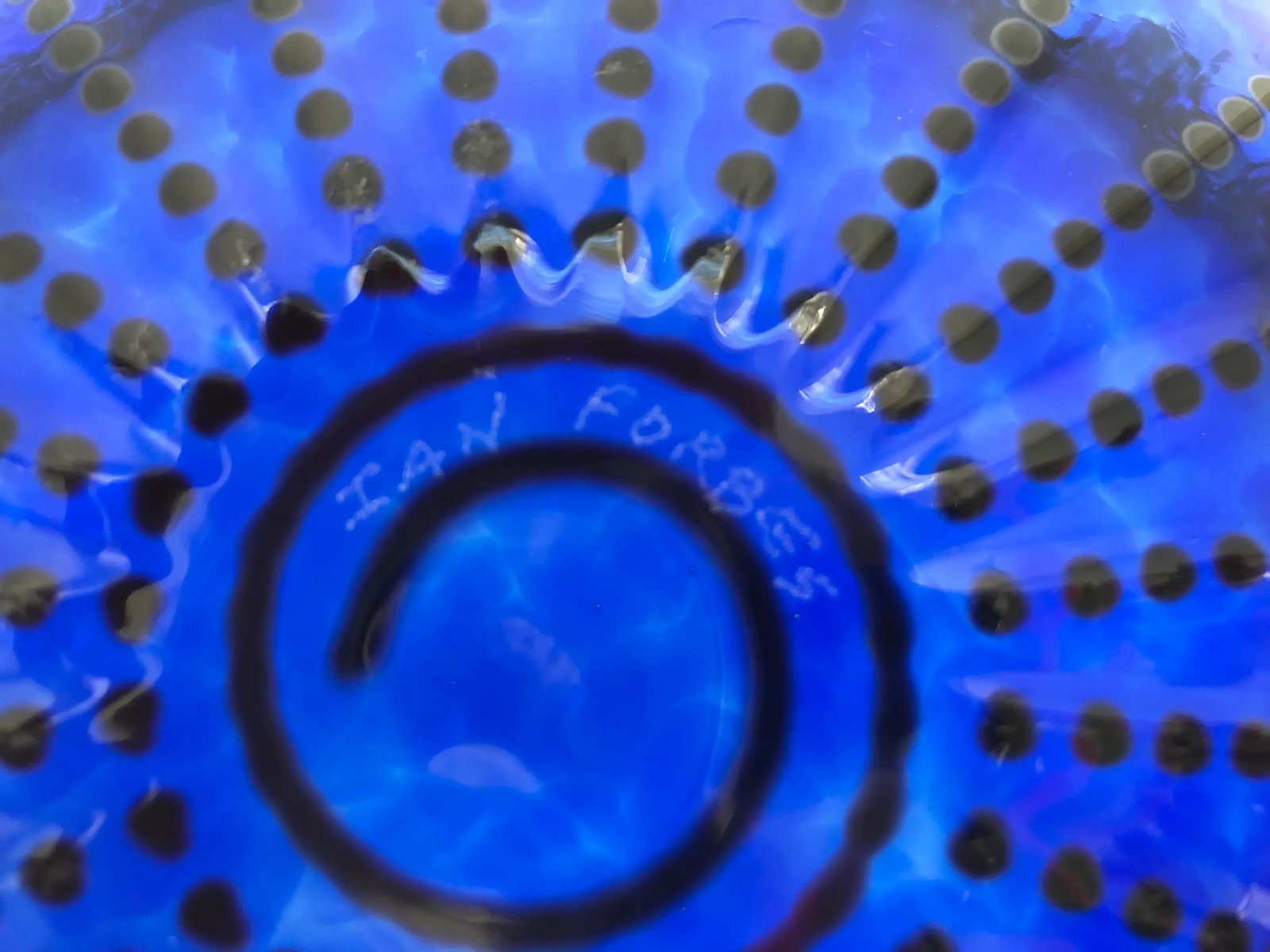 1980s Cobalt Art Glass Centerpiece Bowl by Ian Forbes, Signed - 6