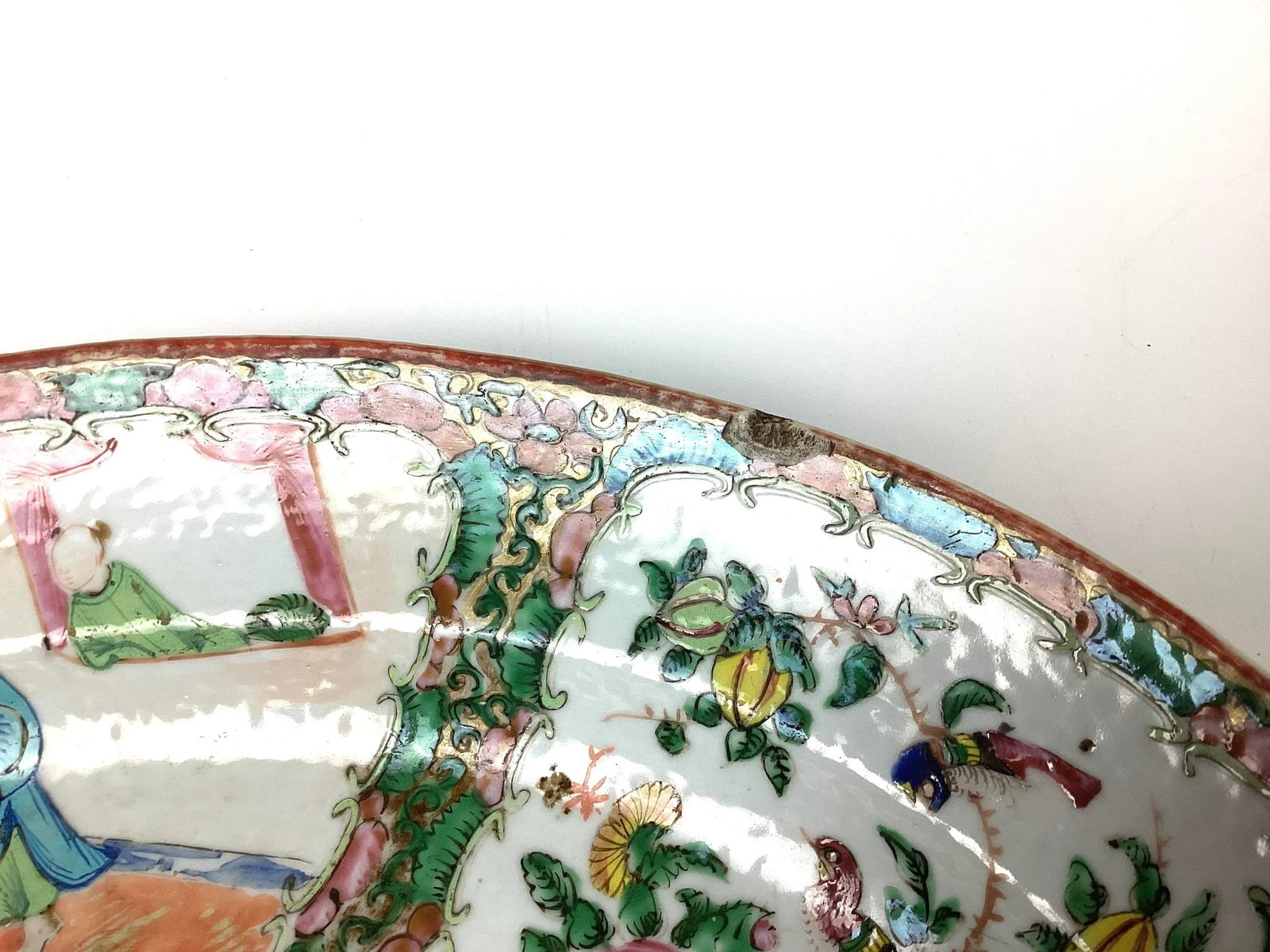 Large Qing Dynasty Famille Rose Medallion Platter, 19th Century - 4