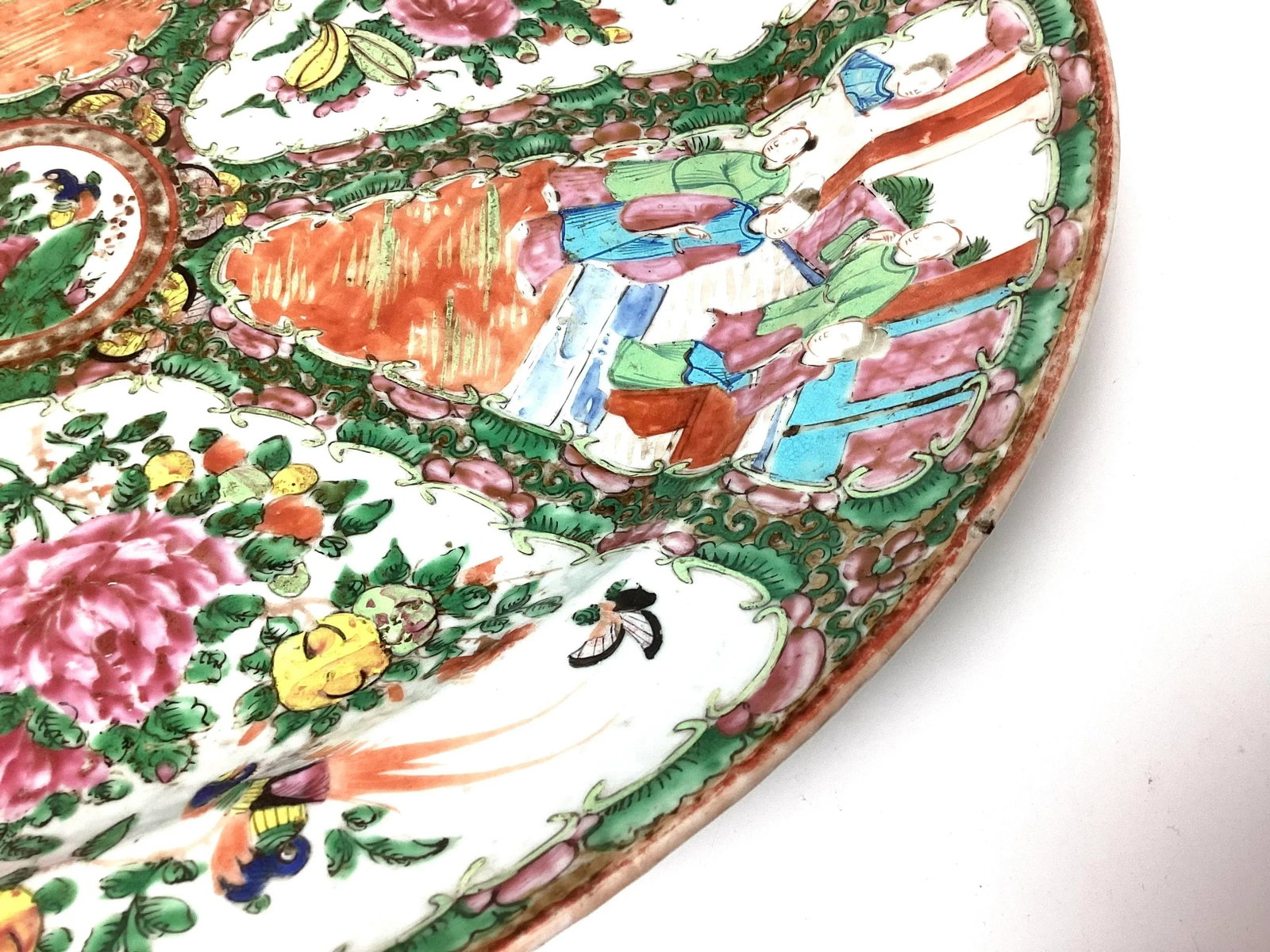 Large Qing Dynasty Famille Rose Medallion Platter, 19th Century - 5