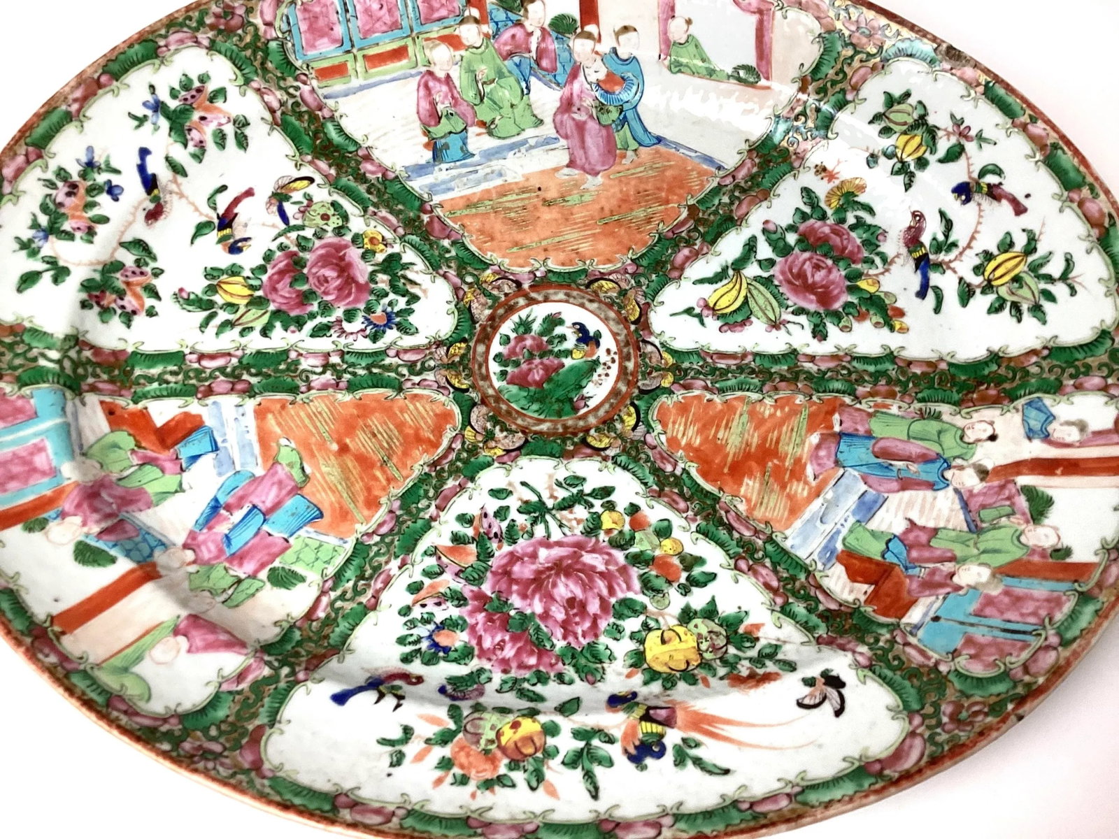 Large Qing Dynasty Famille Rose Medallion Platter, 19th Century - 6
