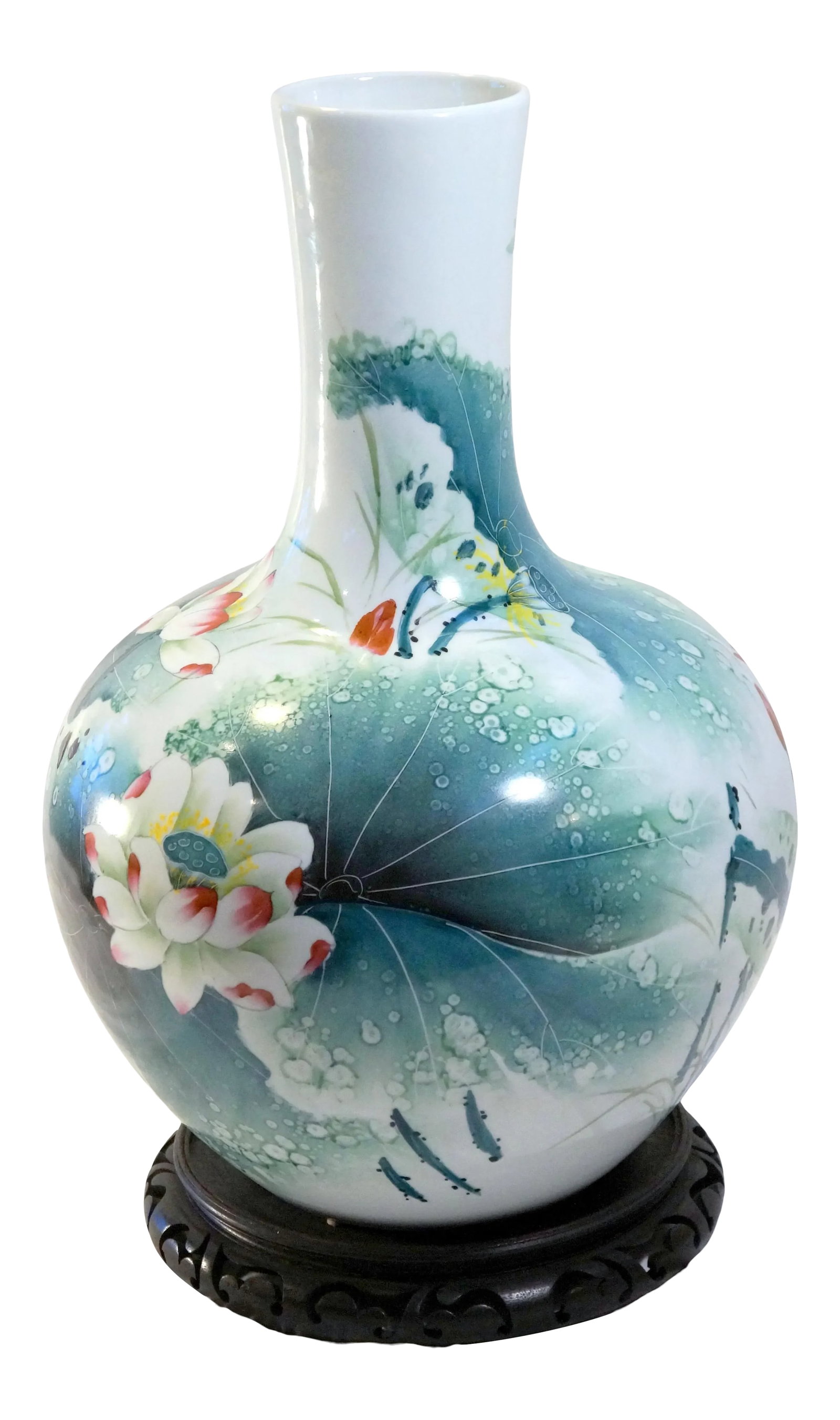 Chinese Contemporary Painted Porcelain Vase: Contemporary painted porcelains from Jingdezhen, the porcelain capital of China located in Jiangxi Province exhibit qualities that are well matched to the famous Qing Dynasty ceramics of the 18 centur