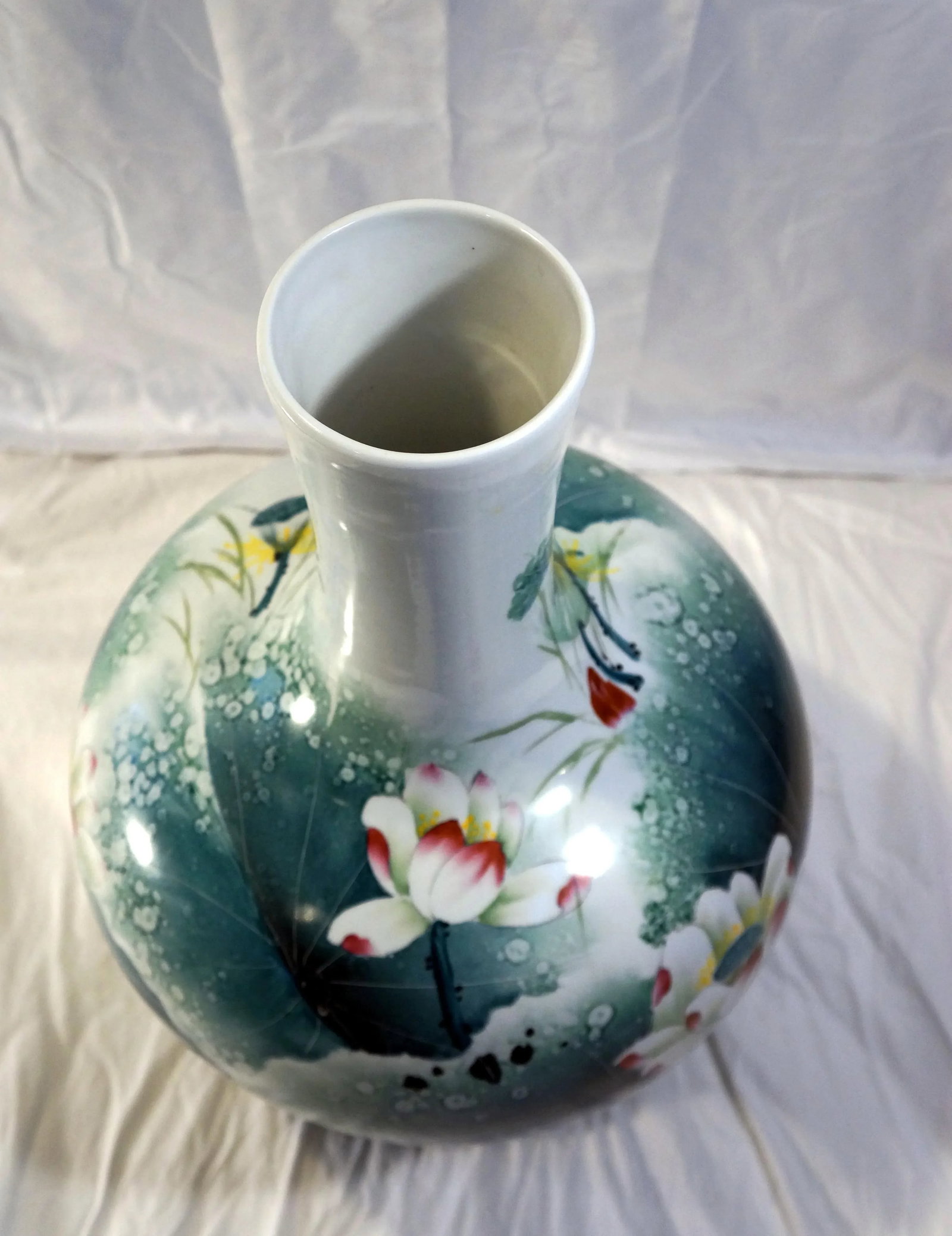 Chinese Contemporary Painted Porcelain Vase - 8