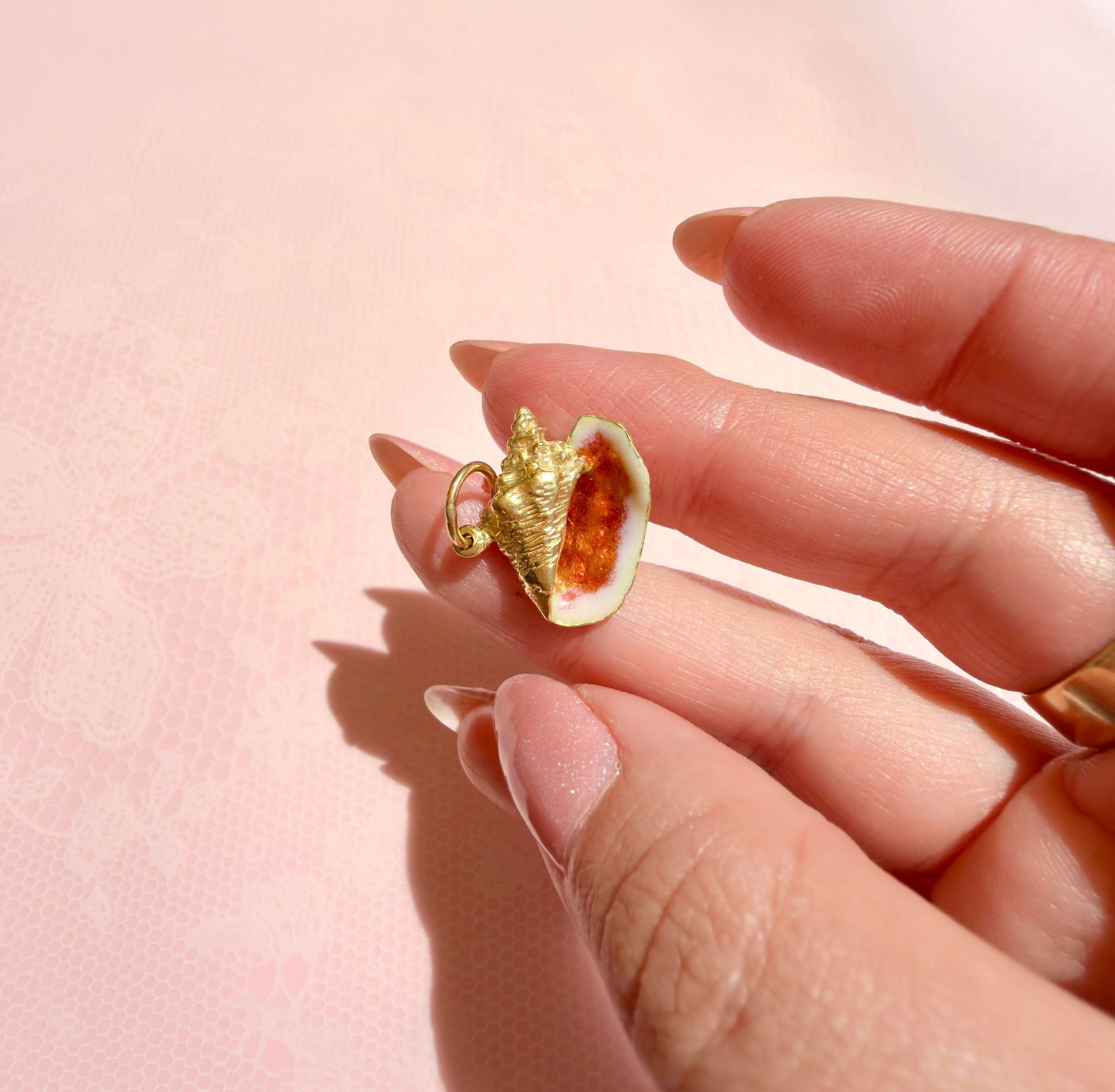 Vintage 18k Yellow Gold Orange Enamel Conch Shell Charm Pendant - 3