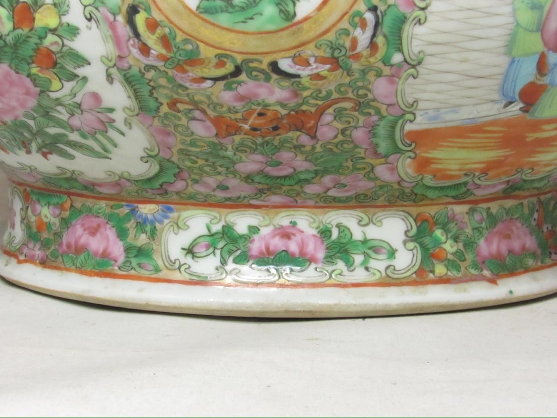 1900s Chinese Export Rose Medallion Porcelain Tureen - 8