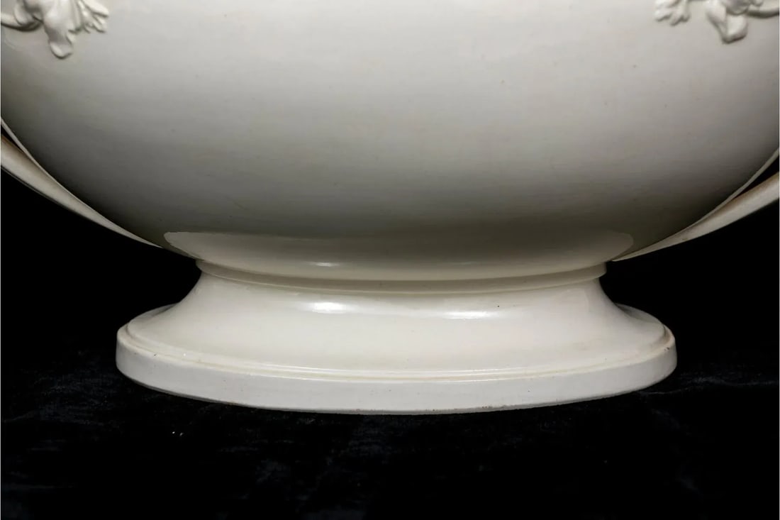 Large Early 19th Century Wedgwood Creamware Tureen - 4