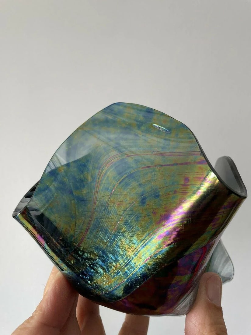1990s Abstract Hand Blown Art Glass Handkerchief Vase - 11