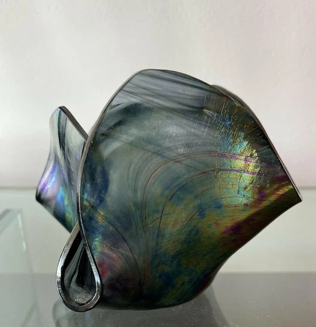 1990s Abstract Hand Blown Art Glass Handkerchief Vase - 3