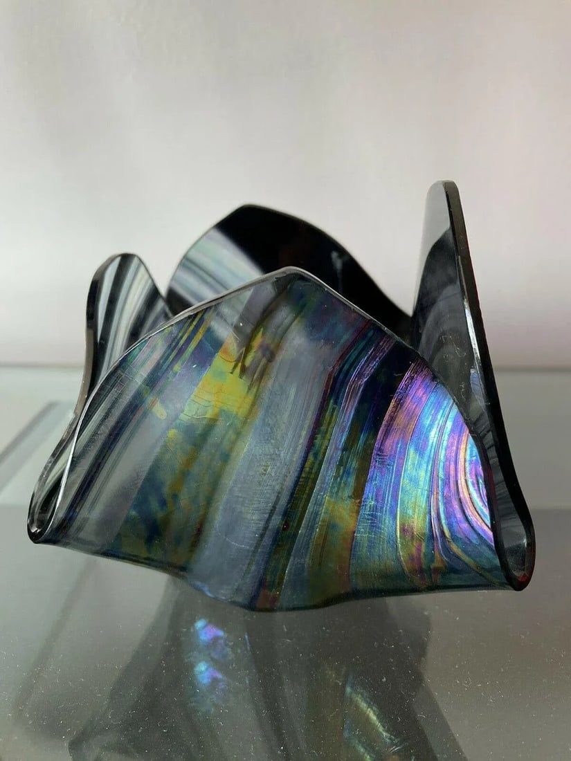 1990s Abstract Hand Blown Art Glass Handkerchief Vase - 4