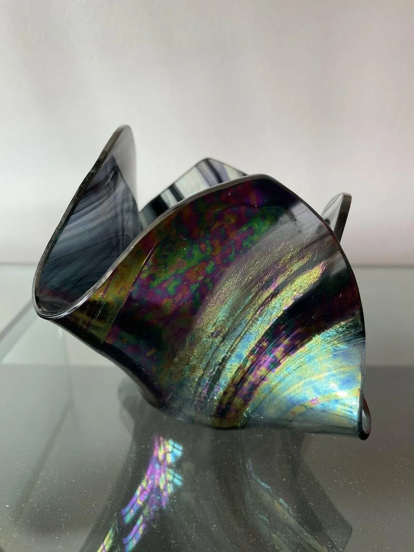 1990s Abstract Hand Blown Art Glass Handkerchief Vase - 6