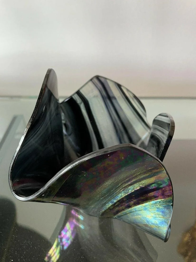1990s Abstract Hand Blown Art Glass Handkerchief Vase - 8