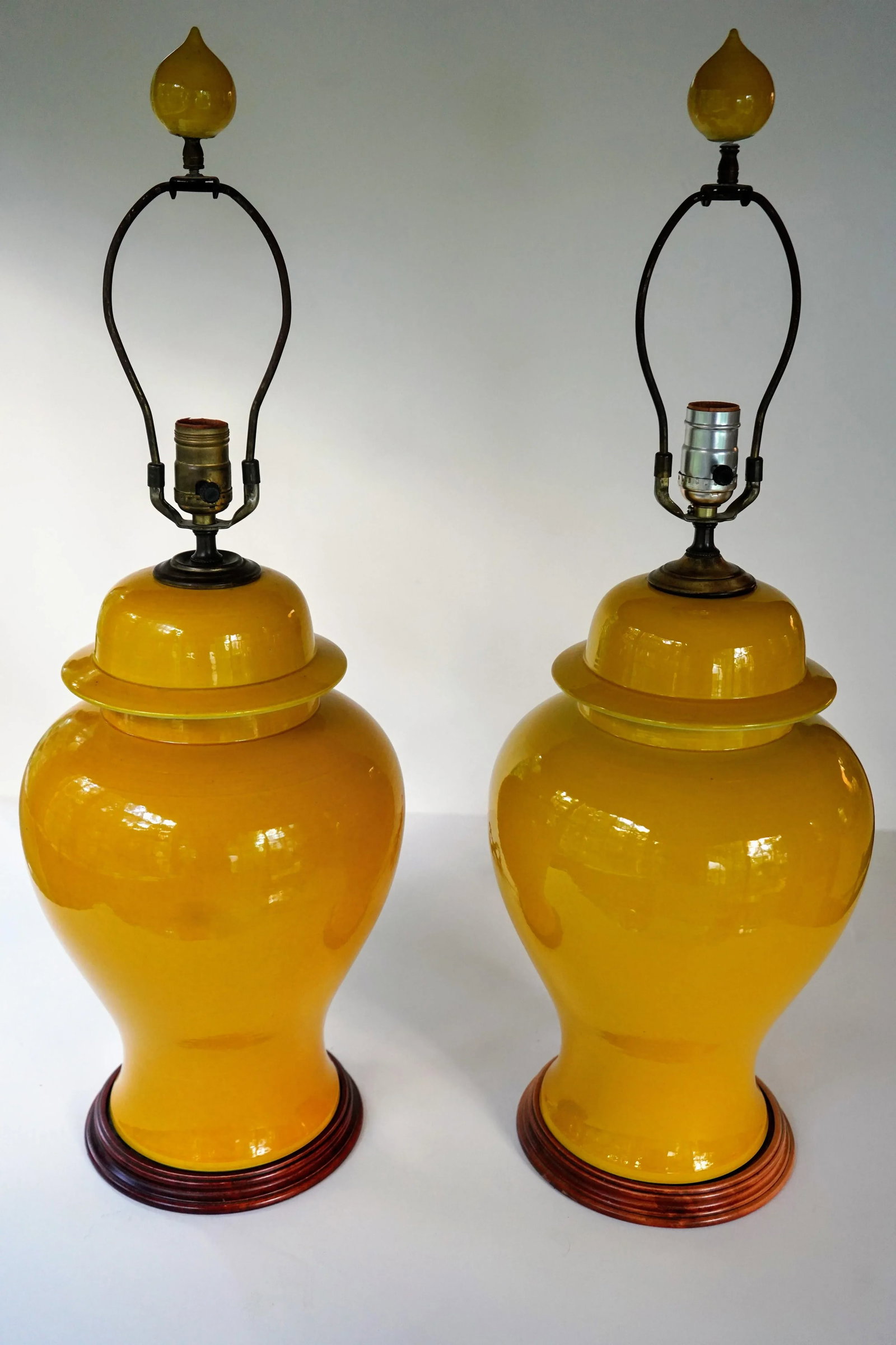 Mid Century Marigold Yellow Ginger Jar Lamps With Matching Finials - a Pair - 10