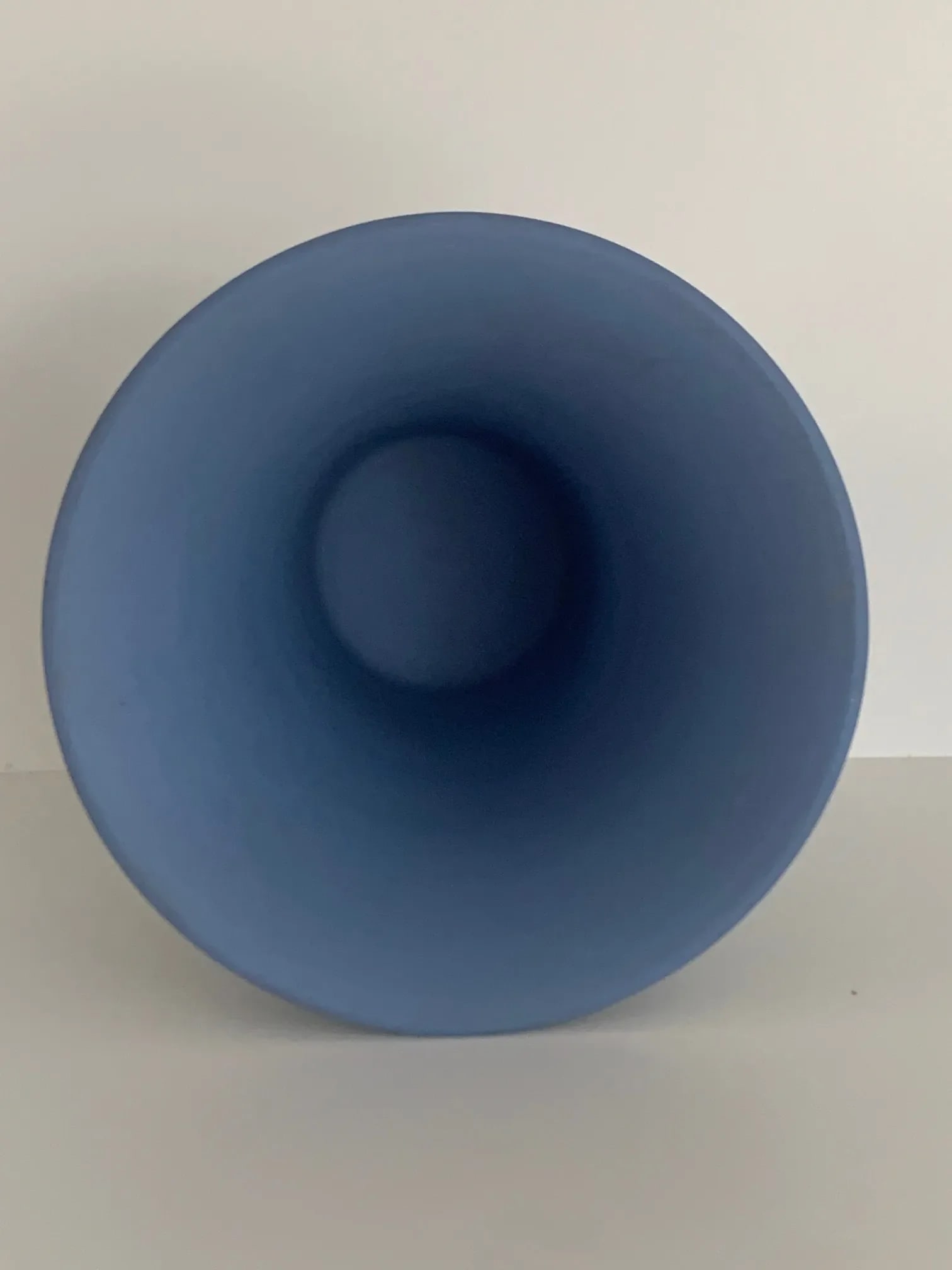 1960s English Neoclassical Wedgwood Jasperware Blue and White Vase - 4